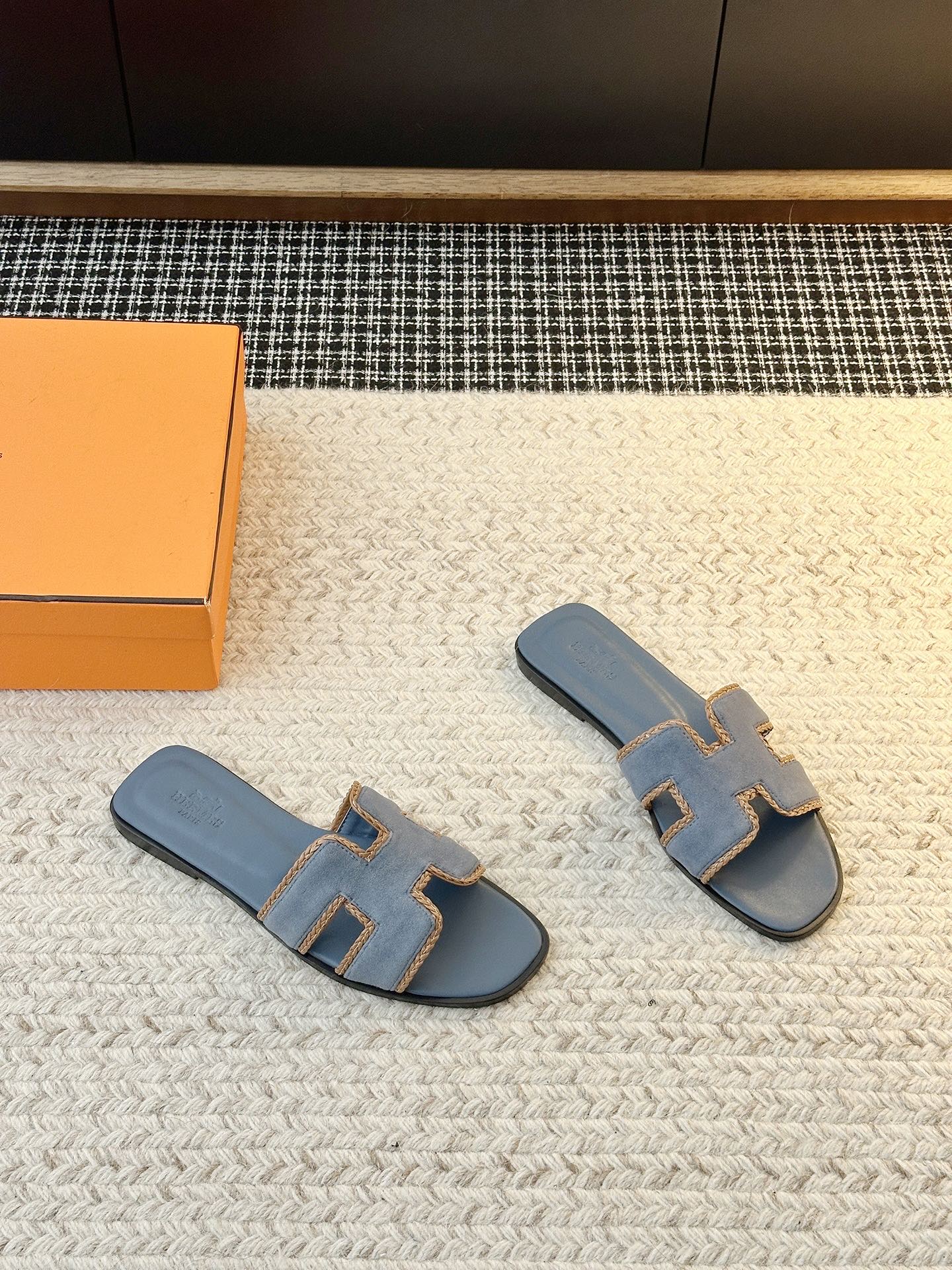 Summer Fashion Slides — H (Light Blue)