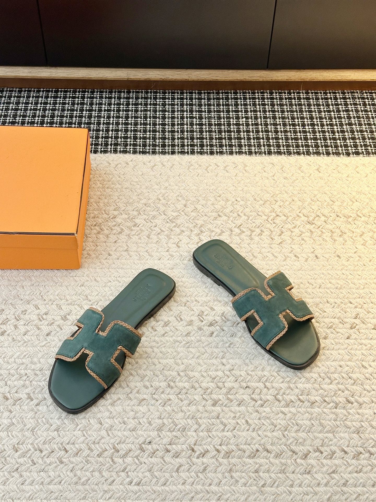 Summer Fashion Slides — H Green