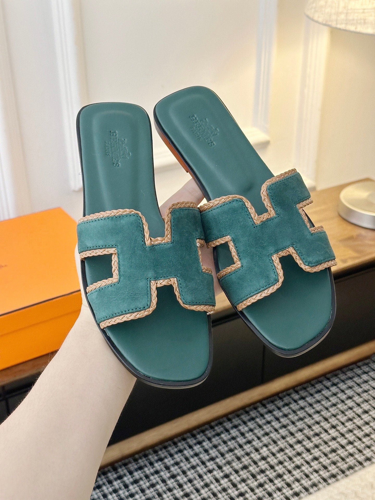 Summer Fashion Slides — H Green