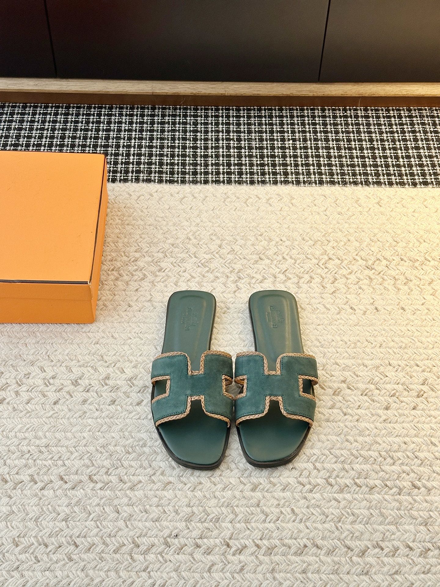 Summer Fashion Slides — H Green